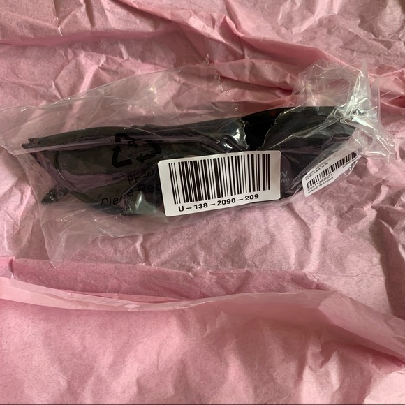 Sunglasses - Picture 4 of 4